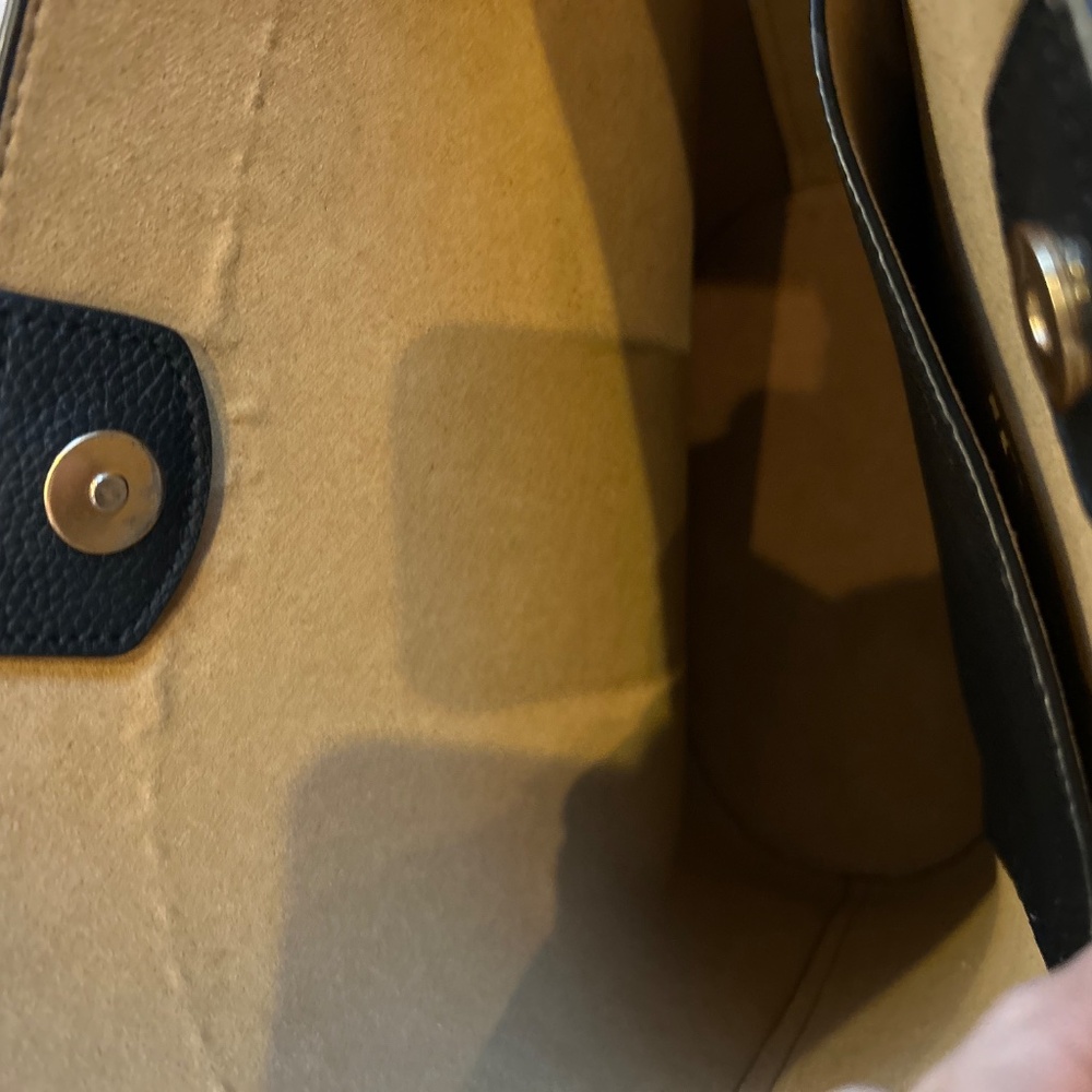 Tory Burch McGraw Pebbled Leather Bucket Bag and Matching Wallet - Picture 9 of 16